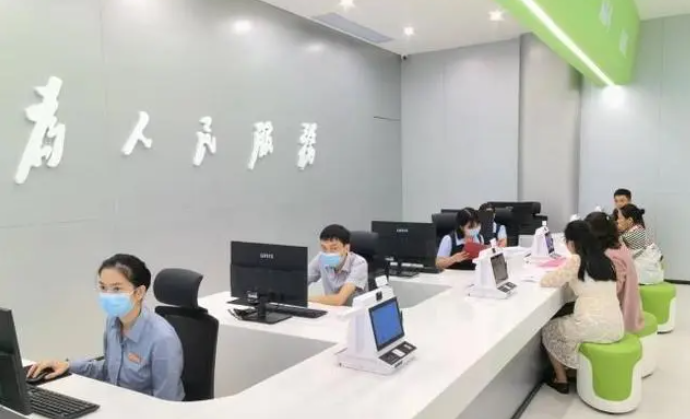 路南區(qū)深入推進(jìn)“簡(jiǎn)政放權(quán)、減負(fù)增效、優(yōu)化服務(wù)”改革，積極優(yōu)化營(yíng)商環(huán)境，為企業(yè)發(fā)展提供更加開(kāi)放、便利、高效的服務(wù)。
